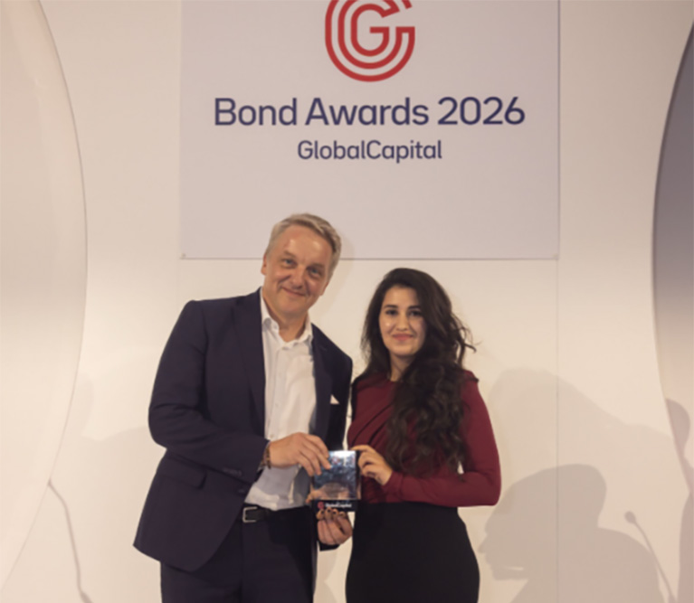 Silvio Lenk und Melissa Mursia mit dem Preis
