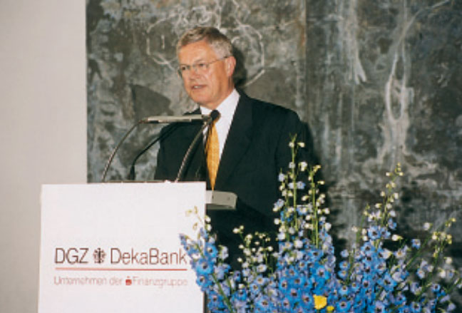 Ernst-Otto Sandvoß bei einer Ansprache