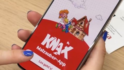 Smartphone-Bildschirm zeigt KNAX-Malzauber-App