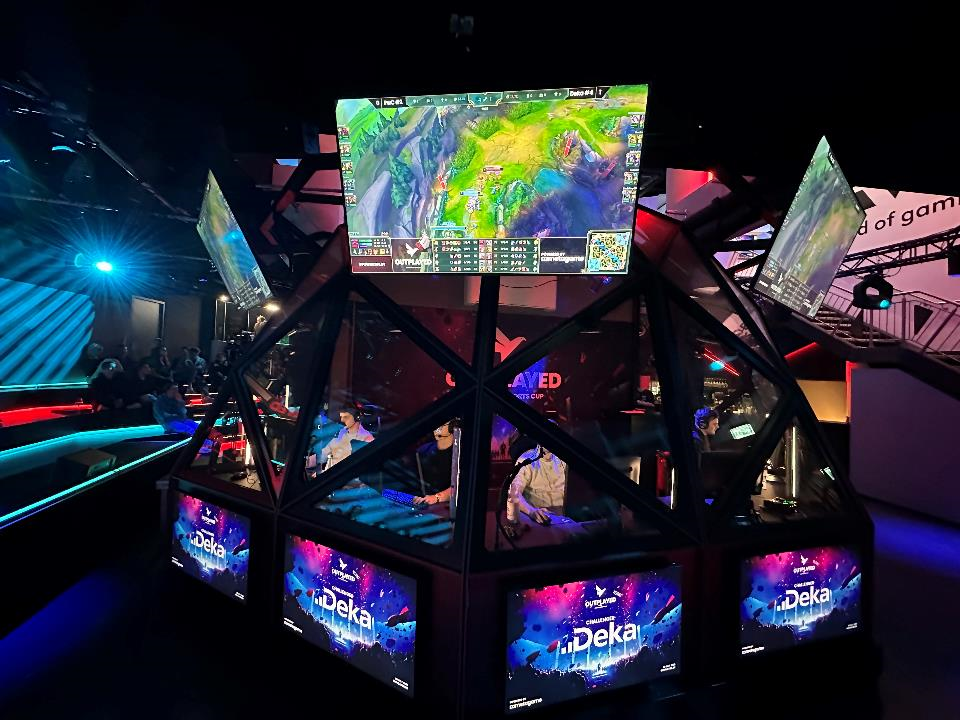 Gaming-Area des Outplayed-Cups