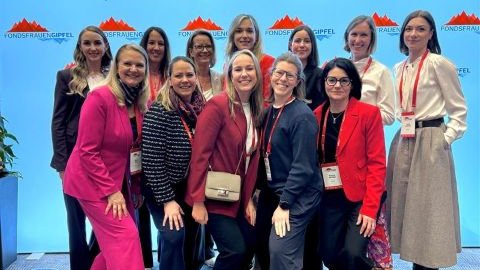 Gruppenfoto von Deka-Teilnehmerinnen bei Fondsfrauen Gipfel