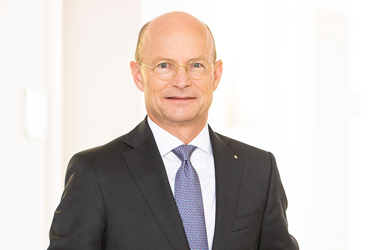 Portrait von Professor Doktor Ulrich Reuter, Vorsitzender des Verwaltungsrats der Deka