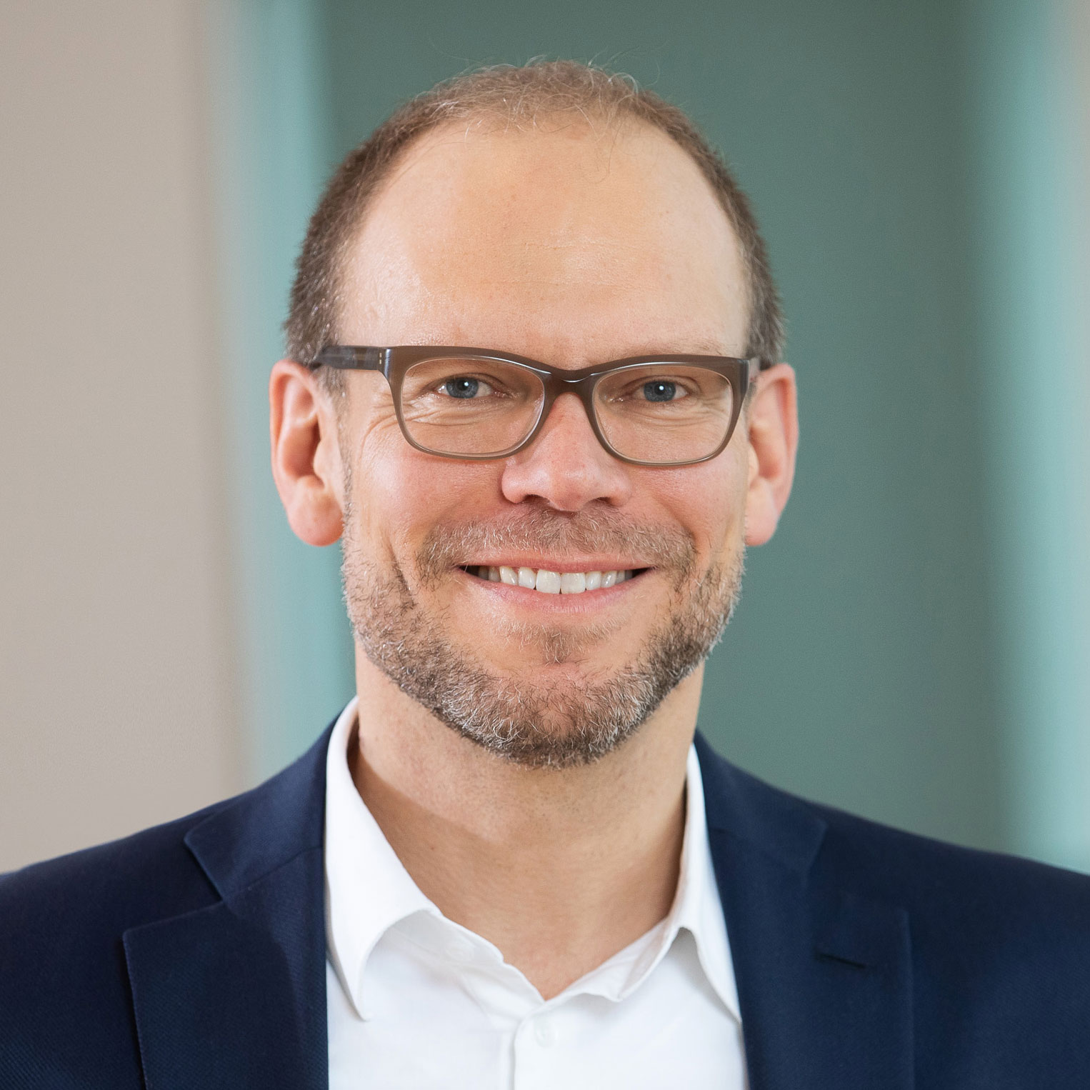 Portraitfoto von Björn Korschinowski, Leiter Unternehmenskommunikation der Deka-Gruppe