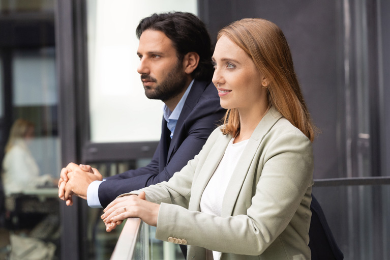 Deka employees in discussion.