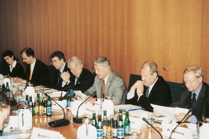 Vorstand während der Bilanzpressekonferenz 1999
